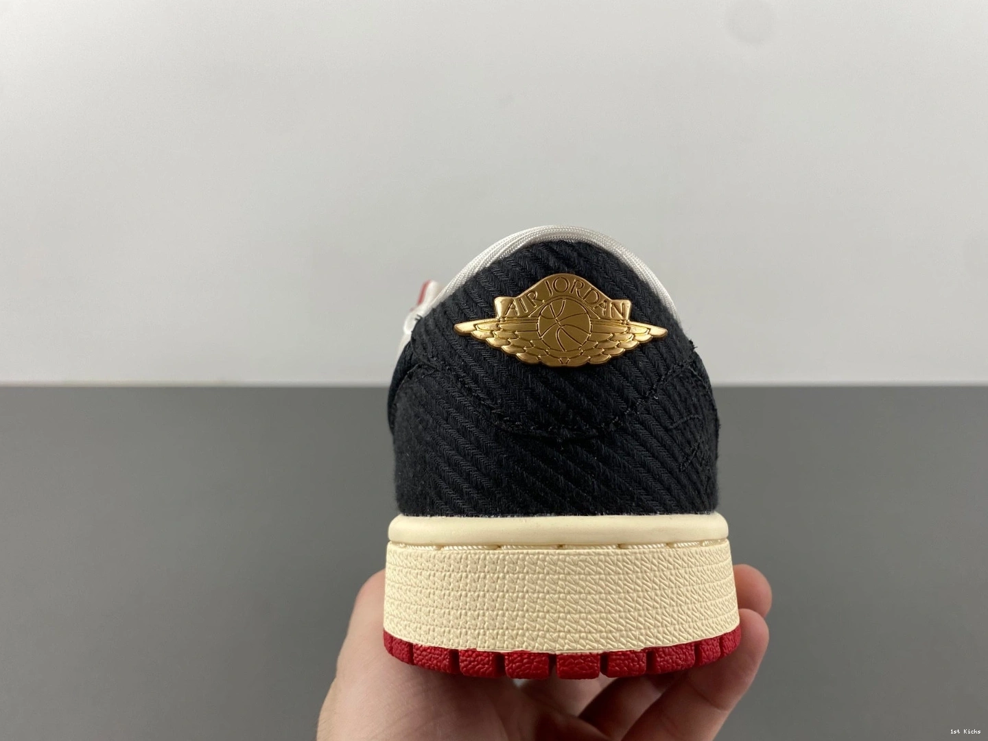 Room OG Air Low 1 Trophy Jordan FN0432-100 0114